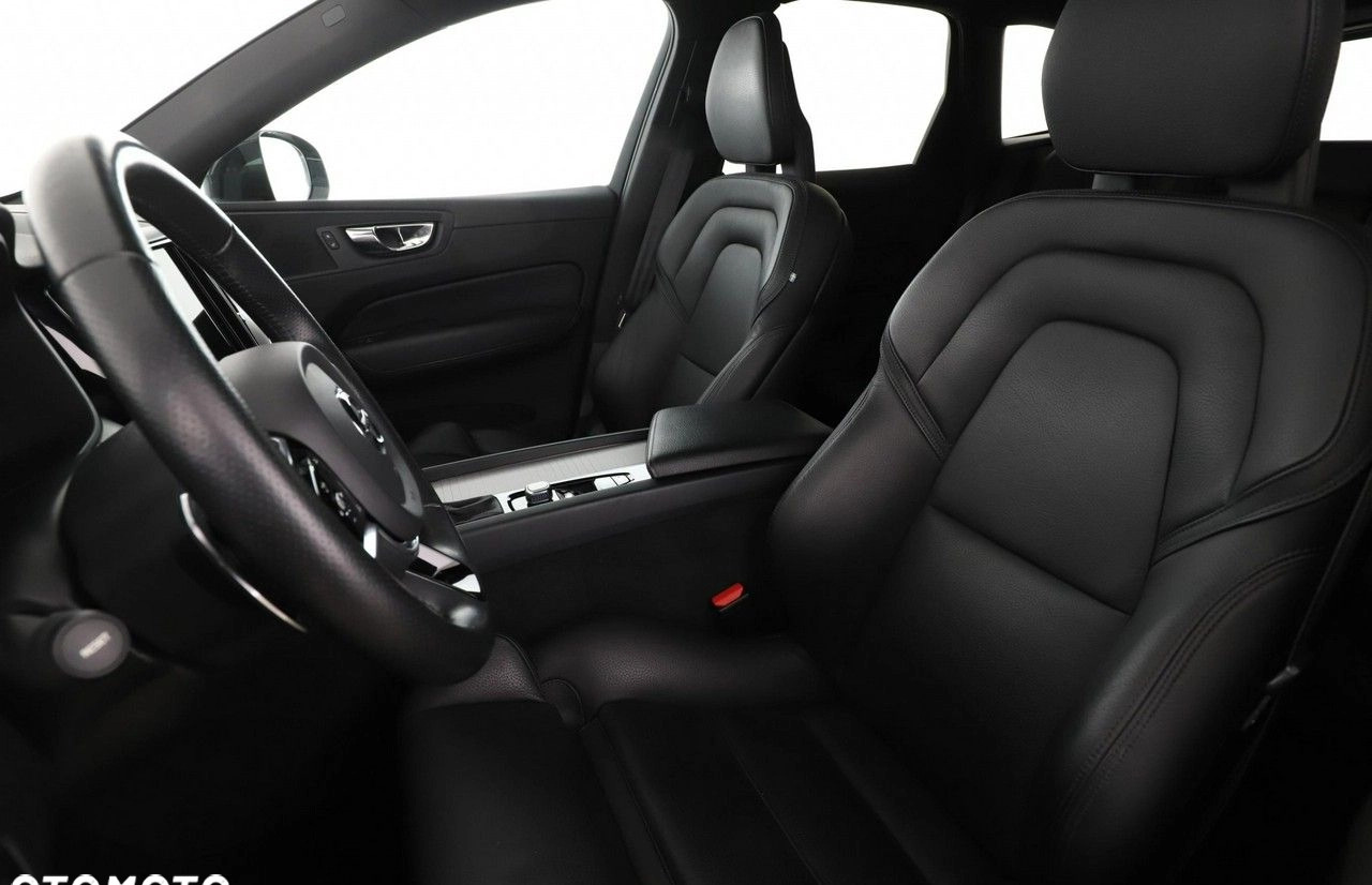 Volvo XC 60 cena 117900 przebieg: 135521, rok produkcji 2017 z Chocz małe 352